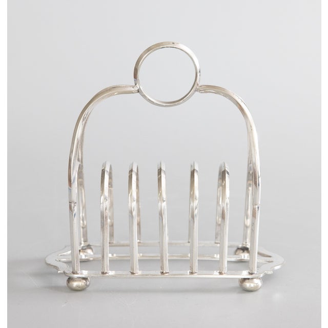 A stylish antique early 20th Century English silver plate six slice toast rack. Hallmarks on reverse. This fine toast rack...