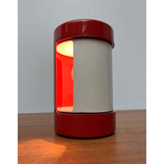 Mid-Century Modern Italian Space Age Red Model Laura Table Lamps by Olaf Von Bohr and Diego Valenti for Valenti Luce Milano, 1960s, Set of 2 For Sale - Image 15 of 18