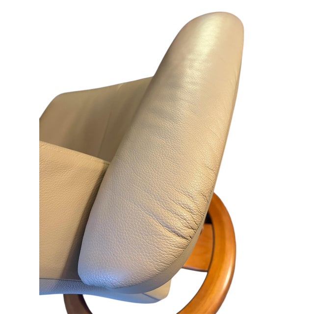 Fjords by Hjellegjerde Norwegian Leather Swivel Recliner & Ottoman – Ivory – Scandinavian Modern For Sale - Image 9 of 12