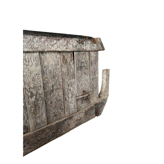 1900 - 1909 Antique Toraja Wood Panel, Sulawesi, Indonesia, Polychrome Detail For Sale - Image 5 of 8