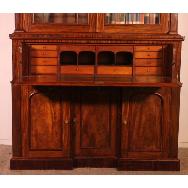 Superb and rare 19th-century mahogany bookcase or display cabinet - England Mahogany of exceptional quality with a...