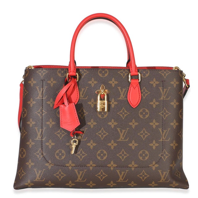Item #: 154837 Interior Material: Microfiber MSRP: 2,430 Features Interior: Two gussets.two slip pockets. One zip pocket...