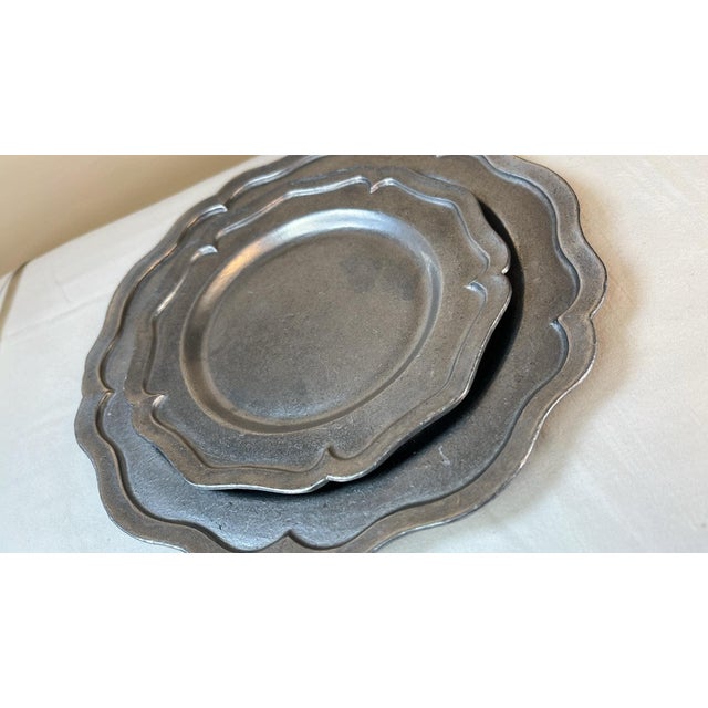 1970s Vintage Pewter Like Charger Plate Set Scalloped Edge Pub Restaurant Ware For Sale - Image 5 of 8