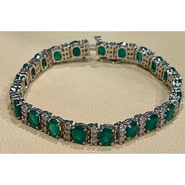 18 carat Natural Emerald & Diamond Cocktail Tennis Bracelet 14 Karat White Gold For Sale - Image 14 of 18