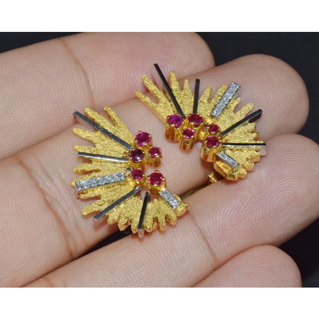 1980s Pair of Certified Natural 0.65Cts VS G Diamond Ruby 750 18K Solid Gold Retro Clip-On Earrings For Sale In Dallas - Image 6 of 10
