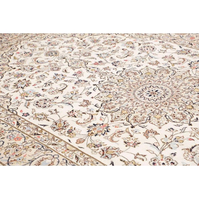 Textile Middle Eastern Rug in Pure Wool For Sale - Image 7 of 11