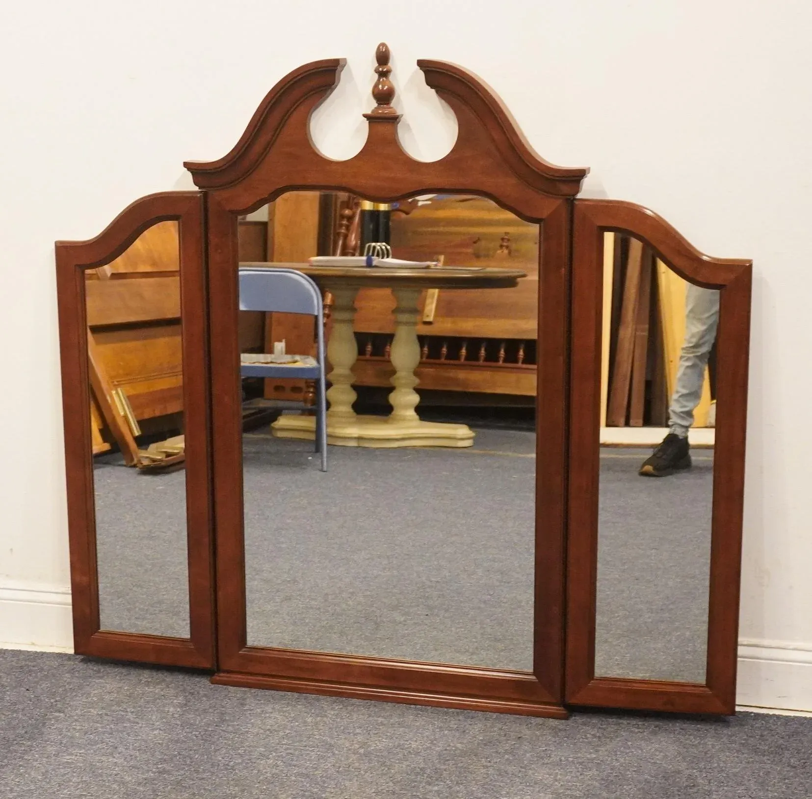 Thomasville Winston Court Solid Cherry Traditional Style 54
