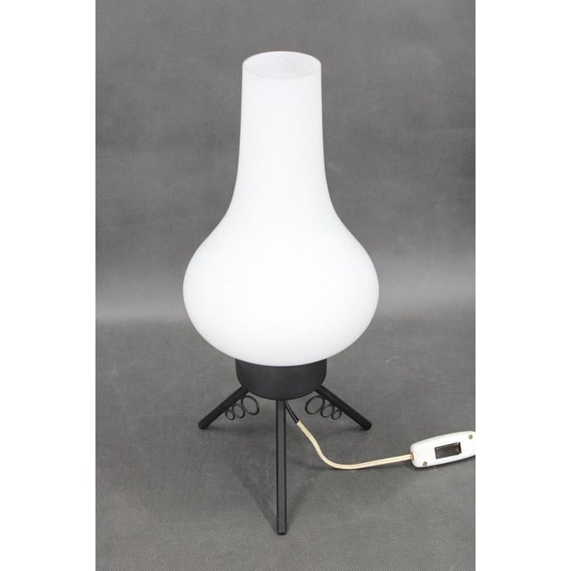 Mid-Century Modern Table Lamp with Sculptural Glass Shade and Metal Tripod, 1960s For Sale - Image 4 of 17