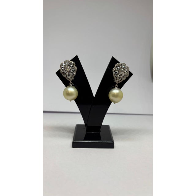 Gemstone details Diamond weight: 1.83 cts Pearl weight: 33.40 cts 14K gold Gross weight: 13.15 grams Gold weight: 6.10...