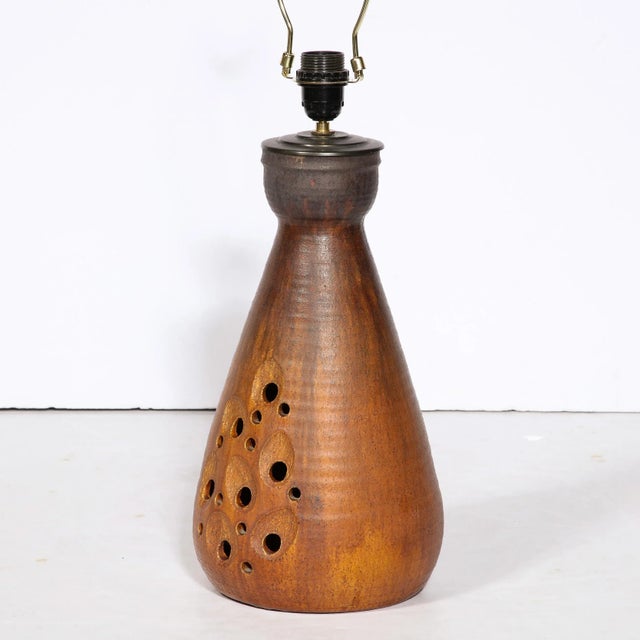 1960s Mid-Century Modernist Ceramic Table Lamp in Graphite and Red Iron Oxide Glaze For Sale - Image 5 of 12