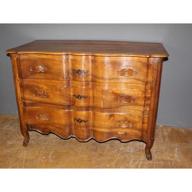 Wood Antique Walnut Crossbow-Shaped Commode, 1750 For Sale - Image 7 of 17