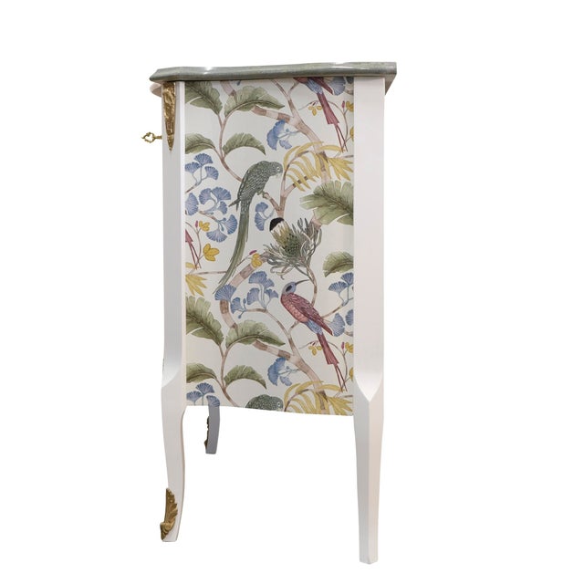 1950s Gustavian Style Commode in Antique White With Exotic Birds Design and Marble Top For Sale - Image 4 of 6