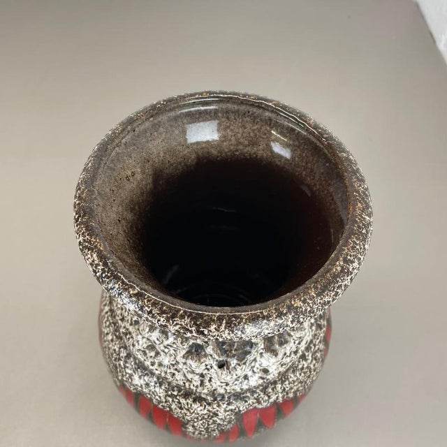 1970s Large Lora Zig Zag Fat Lava Pottery Vase attributed to Scheurich, Germany, 1970s For Sale - Image 5 of 18