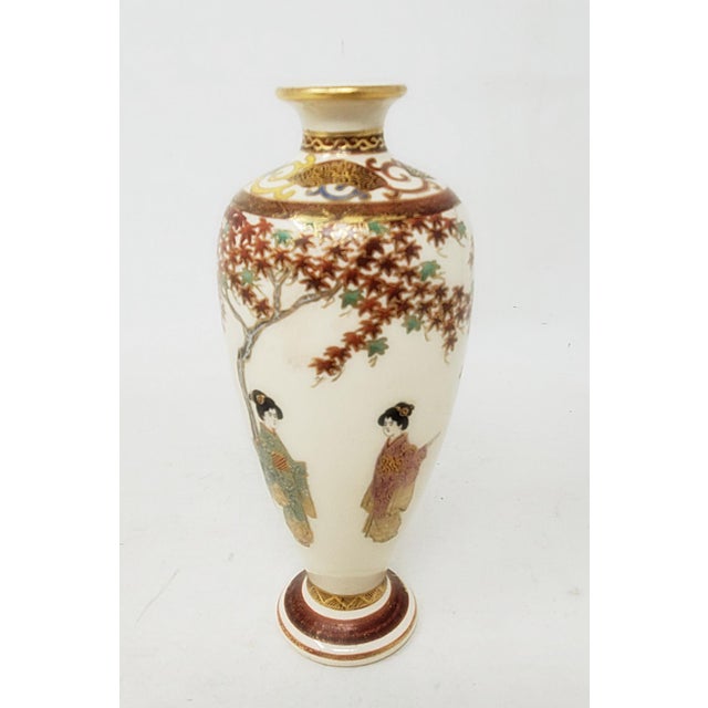 Japanese Antique Japanese Satsuma 6" Vase - Late Meiji Era - Geisha - Attendant - Tree - Leaves For Sale - Image 3 of 18
