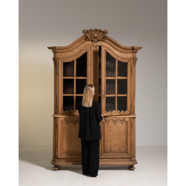 Brown Louis XV Oak Vitrine, Rococo Style, France, Early 19th Century For Sale - Image 8 of 17