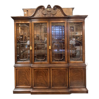 Late 20th Century Drexel Heritage Mahogany China Cabinet For Sale
