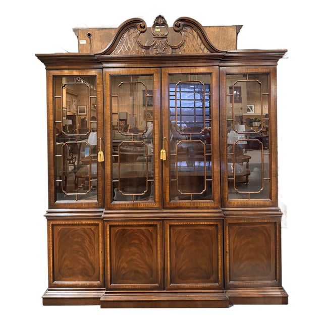 Late 20th Century Drexel Heritage Mahogany China Cabinet For Sale