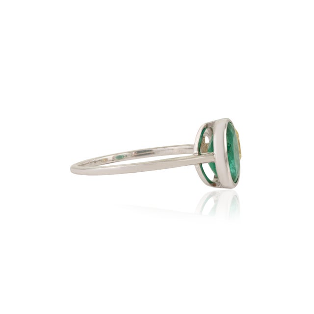 Metal Modern Toi Et Moi Emerald & Yellow Diamond Bypass Ring Size 6.5, 1.88ct in 18k White Gold For Sale - Image 7 of 15