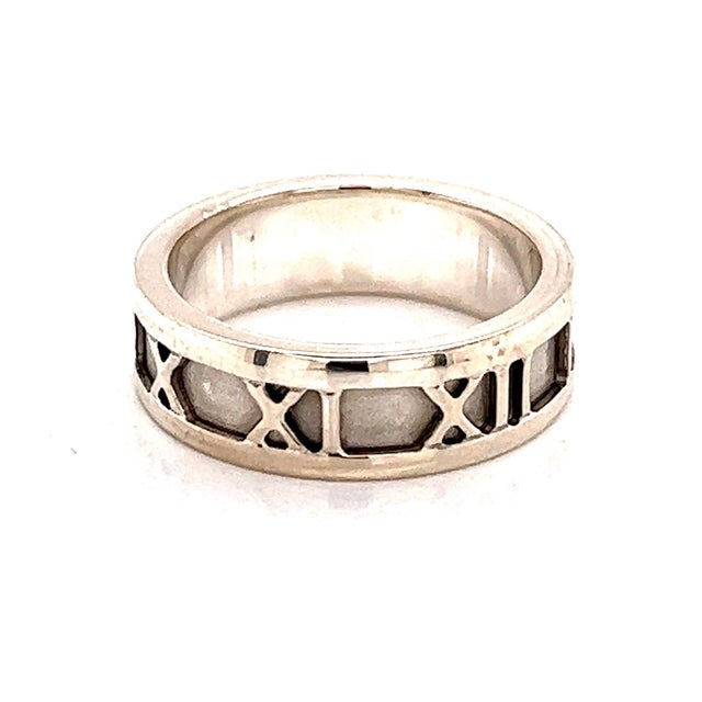1990s Tiffany & Co. Estate Sterling Silver Ring, 4.9 Grams, Size 5.25 For Sale In New York - Image 6 of 8