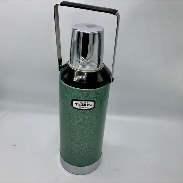 Mid-Century Modern Mid-20th Century Design Aladdin Stanley a-945dh 2-Quart Thermos – Army Green Industrial Design For Sale - Image 3 of 5