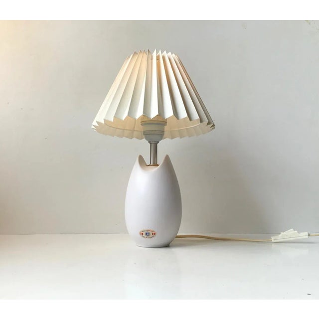 Biomorphically shaped ceramic Table Light with a matté white Glaze designed by Per Rehfeld and manufactured by Soholm in...