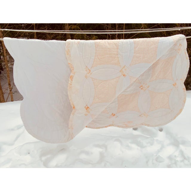 Charming 1920s Double Wedding Ring Quilt For Sale - Image 4 of 18