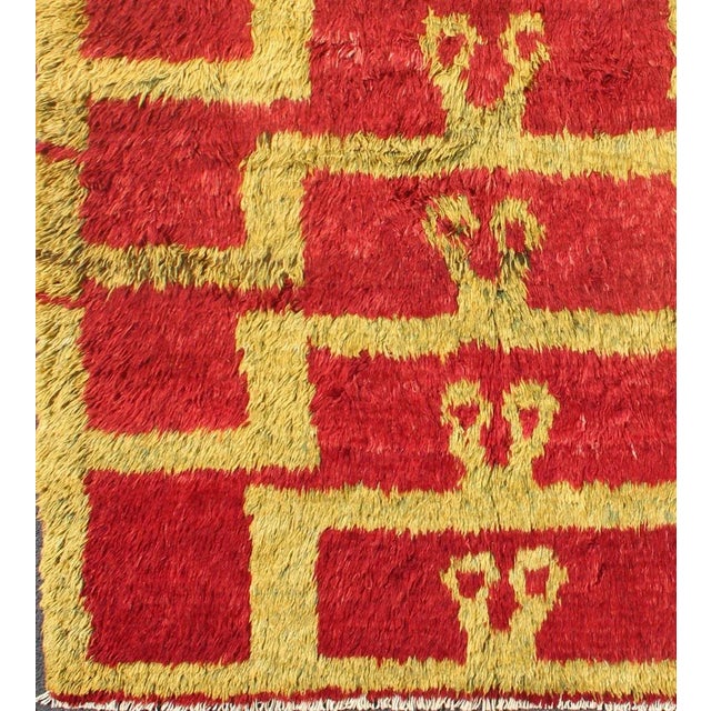 Vintage Mid-Century Tulu Vintage Rug With Tribal Pattern in Red and Green Gold For Sale In Atlanta - Image 6 of 13