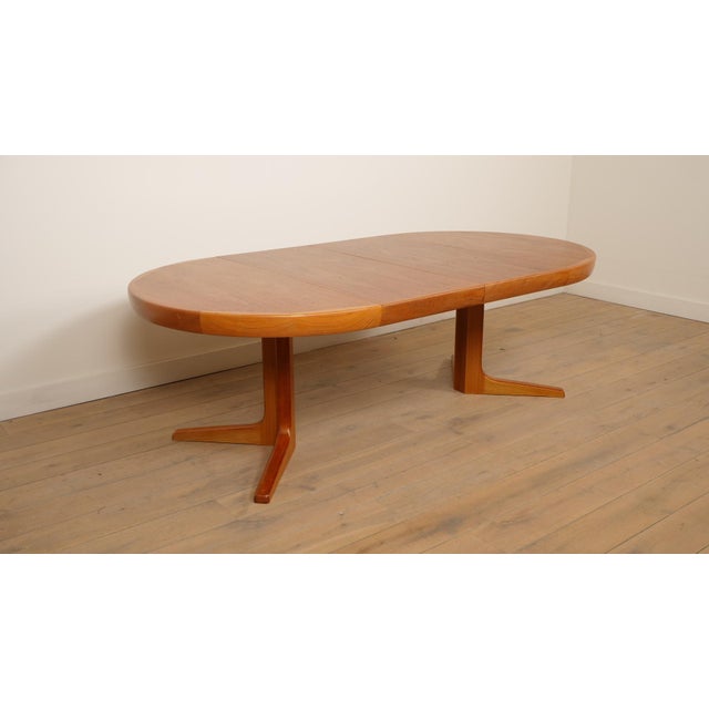 This beautiful vintage extendable dining table from Denmark is finished in warm teak and has an extendable design. At its...