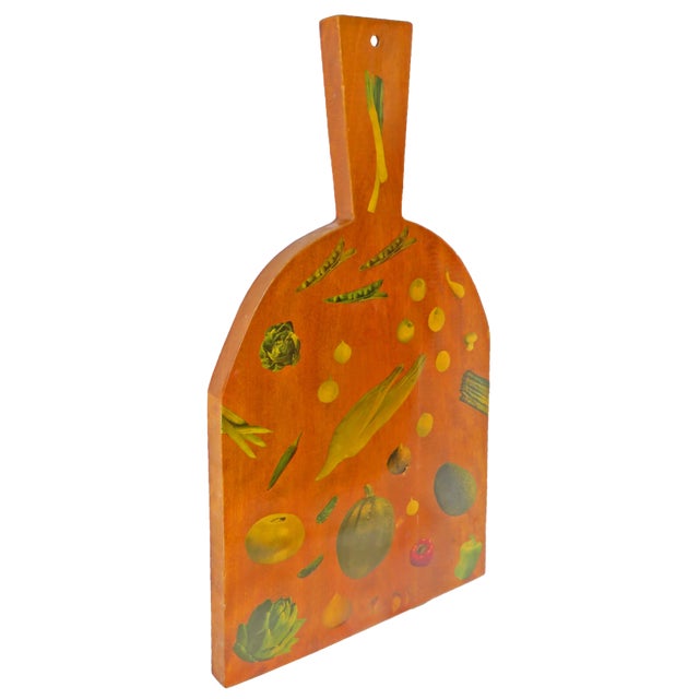 Forgive the photo reflections! This charming, generously proportioned (19"L) artisan-made cutting board is so much cuter...