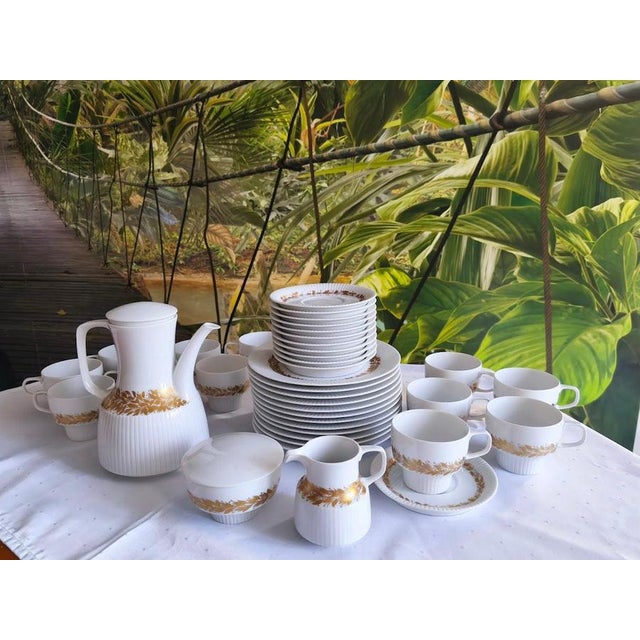 Contemporary Porcelain Modulation Coffee and Dessert Service by Tapio Wirkkala for Rosenthal Studio-Line, Germany, 1970s, Set of 39 For Sale - Image 3 of 13