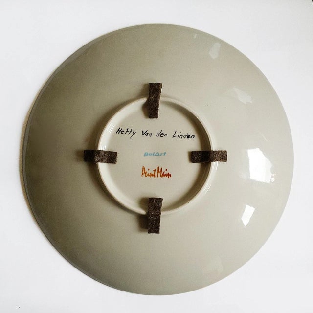 Ceramic centerpiece bowl by Dutch artist Hetty van der Linden Condition Excellent Colors Red Material Other Style Vintage...