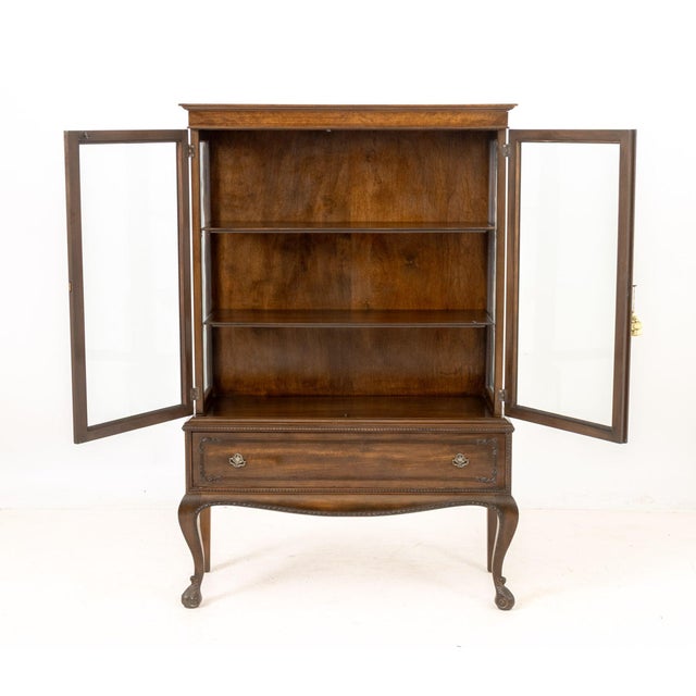 Queen Anne Queen Anne Style Mahogany Display Cabinet For Sale - Image 3 of 7