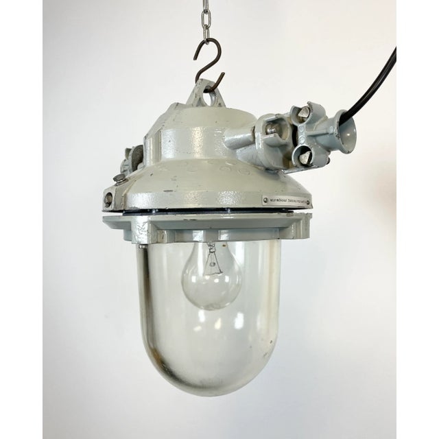 1970s Industrial Grey Cast Aluminium Explosion Proof Lamp from Elektrosvit, 1970s For Sale - Image 5 of 15