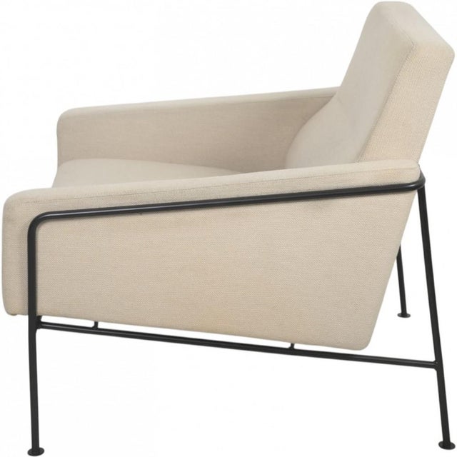 3301 Airport Chair in Beige Fabric by Arne Jacobsen, 1970s For Sale - Image 15 of 18