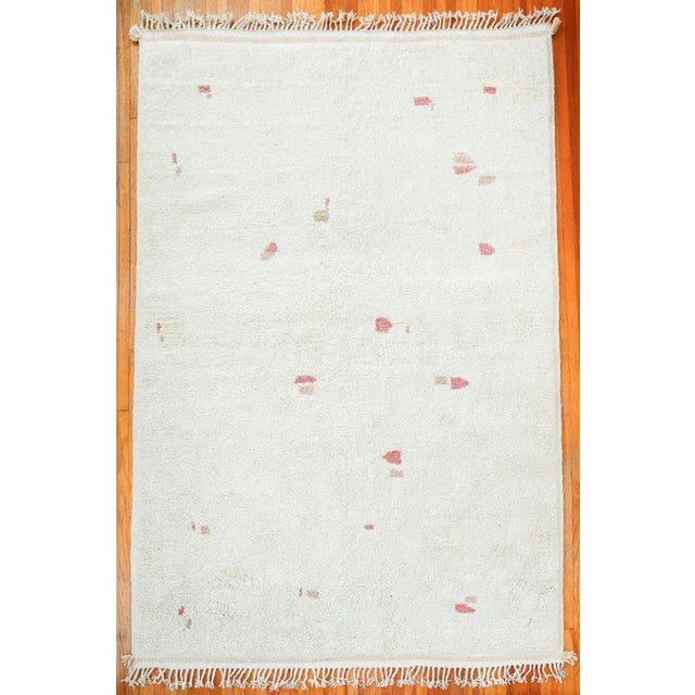 Handmade-To-Order Natural White Moroccan Wool Rug With Beige and Rose Pebble Pattern - 9x12 Ft For Sale - Image 13 of 13