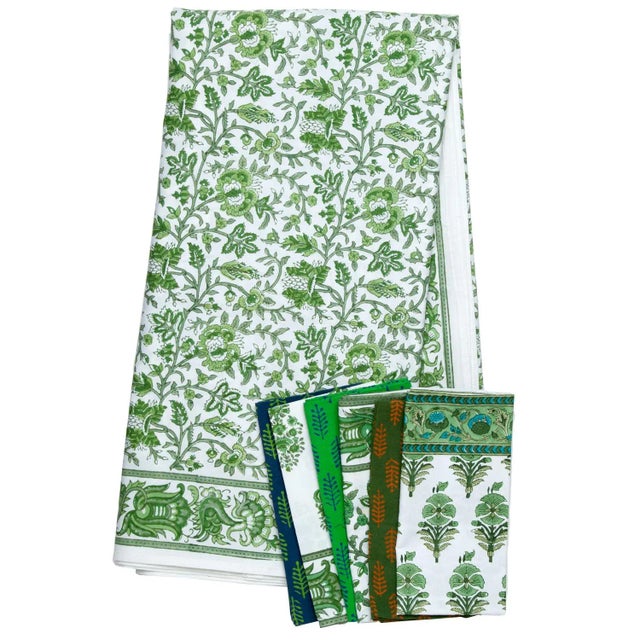 Contemporary Aria 12-Seat Green Tablecloth For Sale - Image 3 of 5