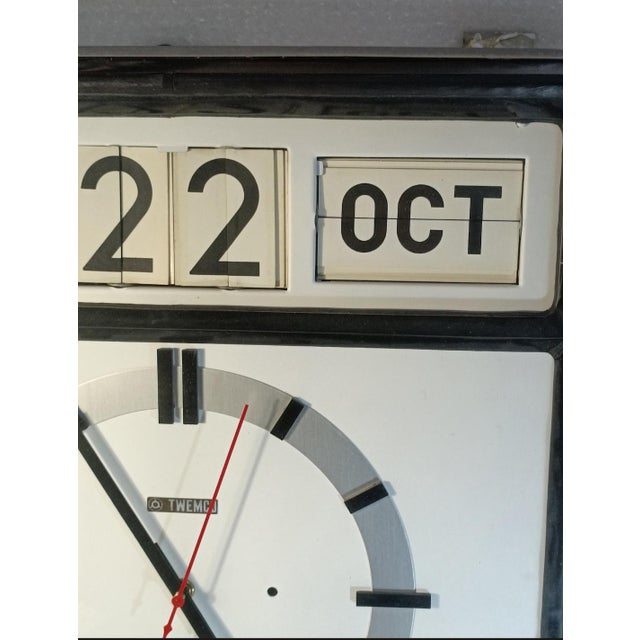 1970s Automatic Calendar Auto-20 Clock from Twemco, 1970s For Sale - Image 5 of 12