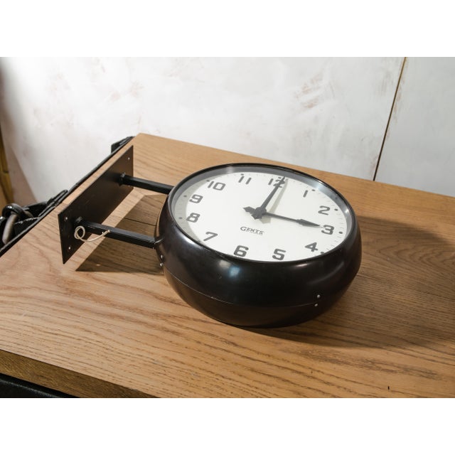 Bauhaus Double-Sided Bakelite Slave Clock with Wall Bracket from Gents of Leicester, England, 1940s For Sale - Image 3 of 13
