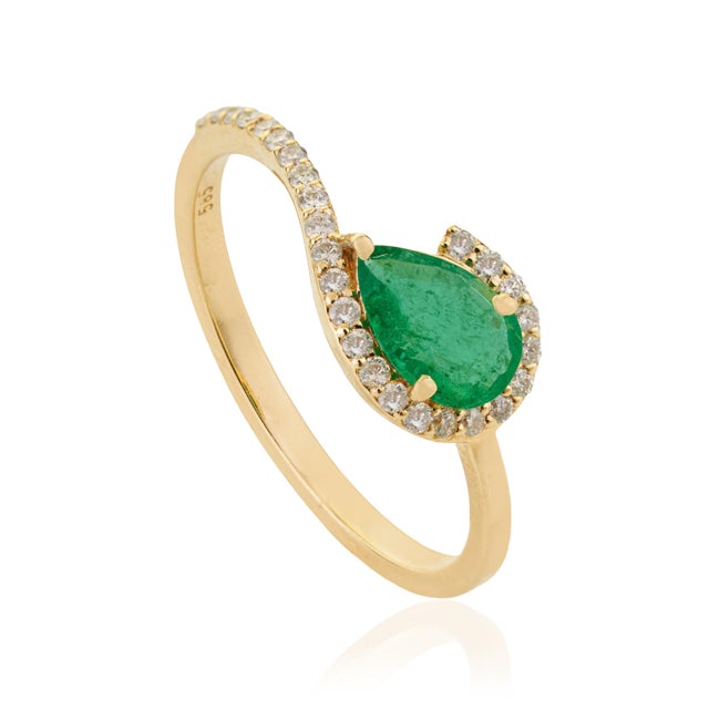 14k Gold Contemporary Pear-Shaped Emerald & Diamond Halo Bypass Ring Size 5.5 For Sale - Image 4 of 15