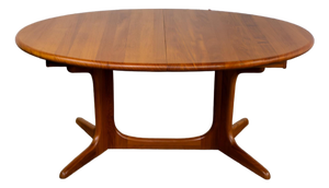 Late 20th Century Scandinavian Modern Teak Dining Table Expanding Oval Attr. To Skovby Furniture