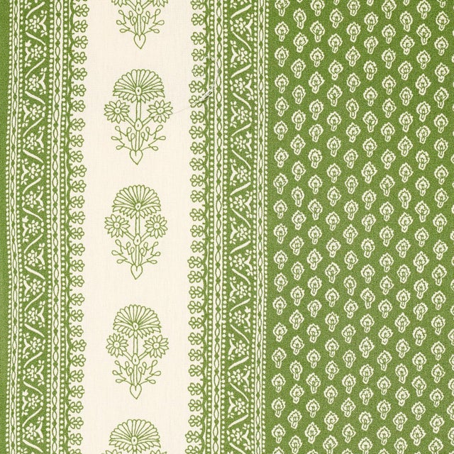 Sample - Schumacher x Mark D. Sikes Hyacinth Indoor/Outdoor Fabric in Leaf Green For Sale In New York - Image 6 of 6