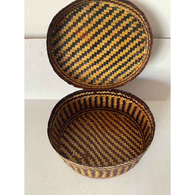 American Folk Art Antique Woven Straw Box Geometric Dedign For Sale - Image 4 of 6