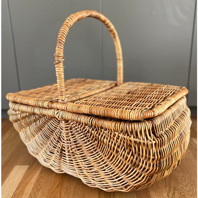 Early 20th Century Large Vintage Wicker Buttocks Picnic Basket With Removable Lid For Sale - Image 5 of 11