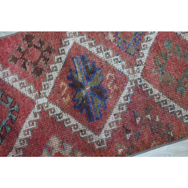 1960s Turkish Traditional Geometric Design Hand Knotted Small Red Oushak Rug For Sale In Sacramento - Image 6 of 13