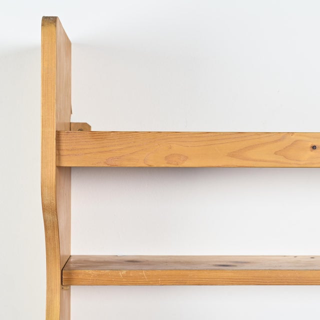 Pine Wall Shelf attributed to Charlotte Perriand for Les Arcs, 1800 For Sale - Image 3 of 14
