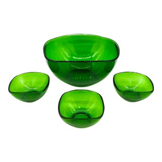 French Vereco Mid-Century Modern Emerald Green Glass Bowls – Set of 4 - French Modern, Minimalist For Sale
