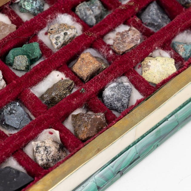 Late 19th Century Antique Victorian Malachite Stone Box with Natural Mineral Samples, 1880 For Sale - Image 5 of 18