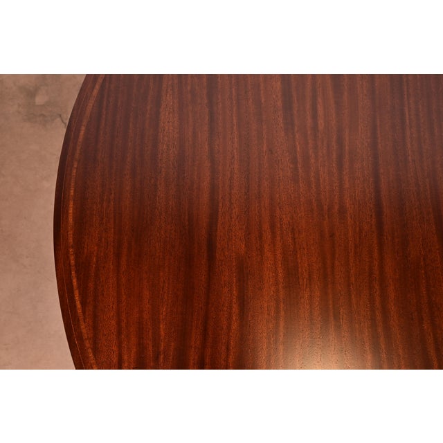 1940s Baker Furniture Style Federal Inlaid Mahogany Extension Dining Table With Six Leaves, Newly Refinished For Sale - Image 5 of 16