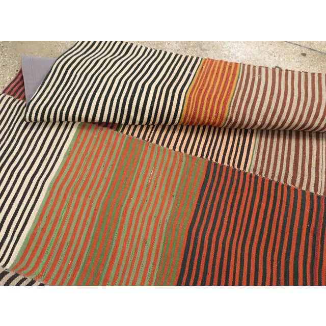 Beige Mid-20th Century Turkish Flatweave Kilim Gallery Carpet For Sale - Image 8 of 8