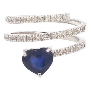 Natural 1.58 cts blue sapphire heart & 0.48 cts diamond ring in 18k gold For Sale